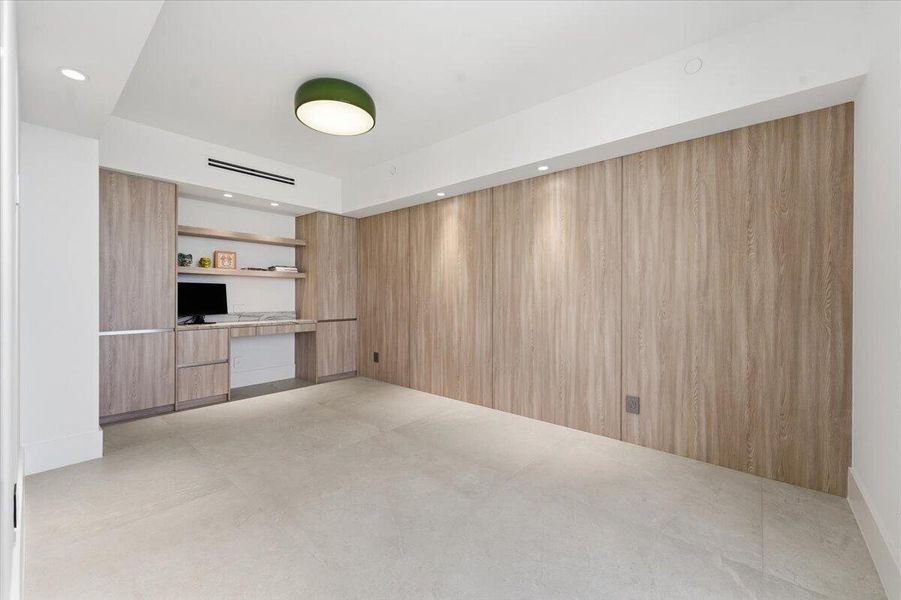 3rd bedroom has built in