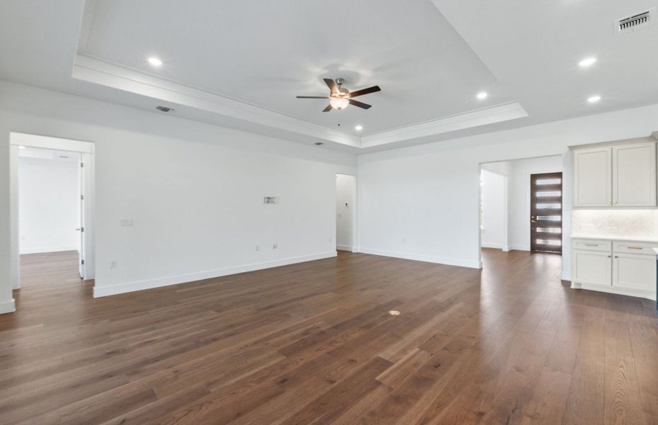 Spacious, unfurnished interior of a new home in Sun City Texas, Georgetown (Image 15).
