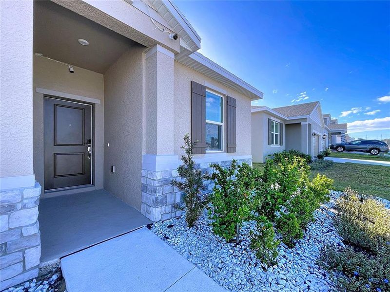 Exterior details and patio area of a home in Covered Bridge at Liberty Bluff, Haines City (Image 33).