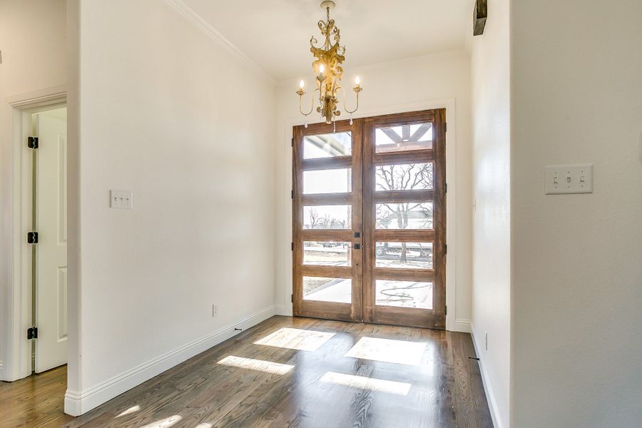 Representative unfurnished interior of a home built from the Cypress Court House by Trinity Classic Homes in Freeman Ranch, Weatherford (Image 21).