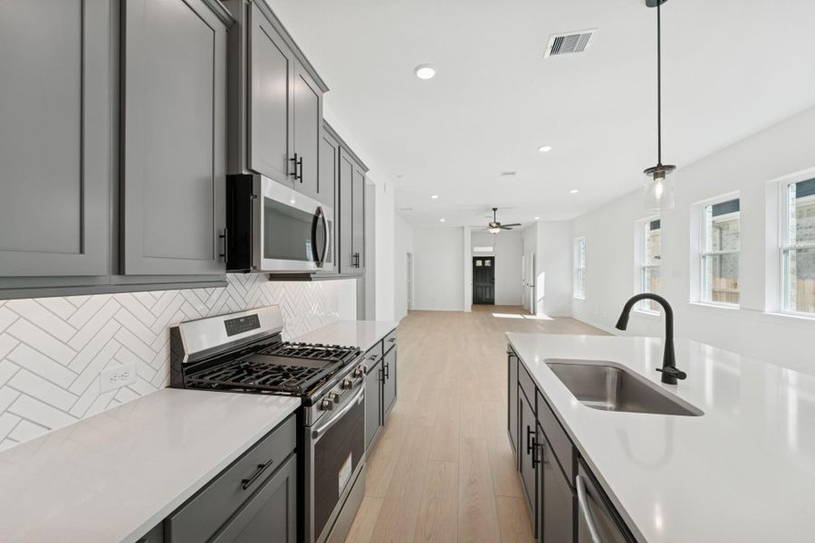 Furnished interior view inside a new home in The Grand Prairie 40’, Hockley (Image 9).