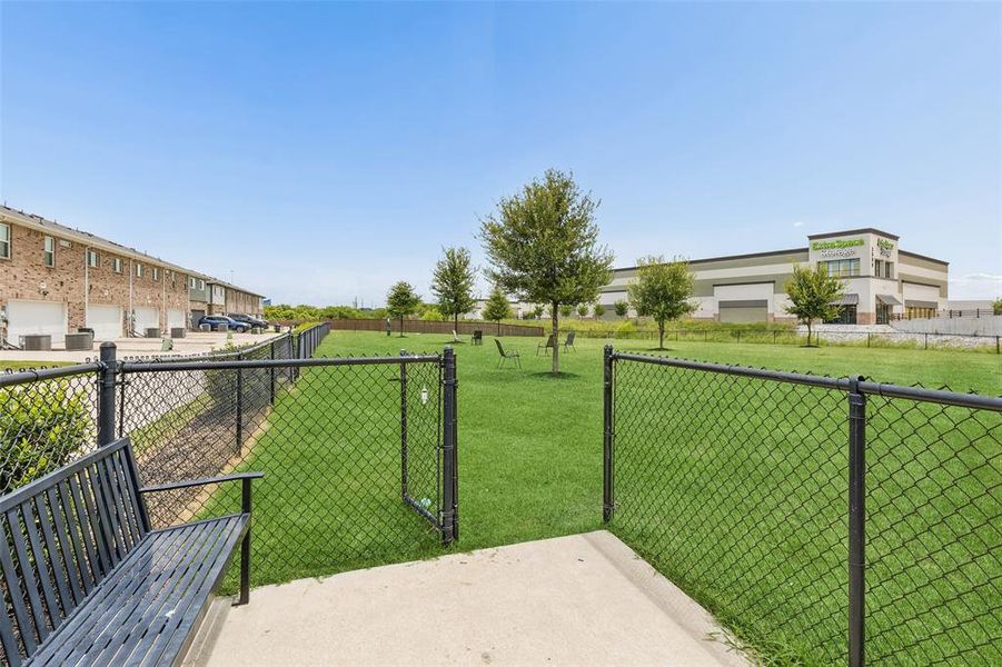 Community amenities in Cloverleaf Crossing Townhomes, Mesquite (Image 33).