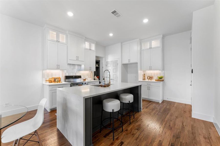 Furnished interior view inside a new home in , Glenn Heights (Image 11). Furnished interior view inside a new home in , Glenn Heights (Image 11).