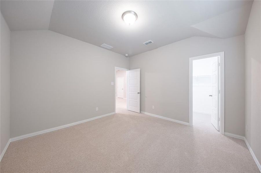 Spacious, unfurnished interior of a new home in Lake Pointe: Lake Pointe at Paloma Creek, Little Elm (Image 28).