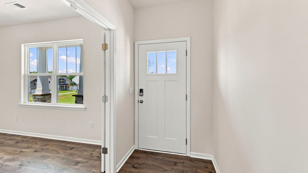Spacious, unfurnished interior of a new home in Chestnut Ridge, Greenville (Image 16).