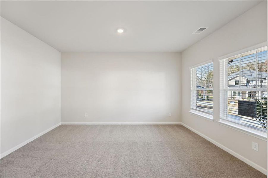 Spacious, unfurnished interior of a new home in Westmont Preserve, Powder Springs (Image 34).