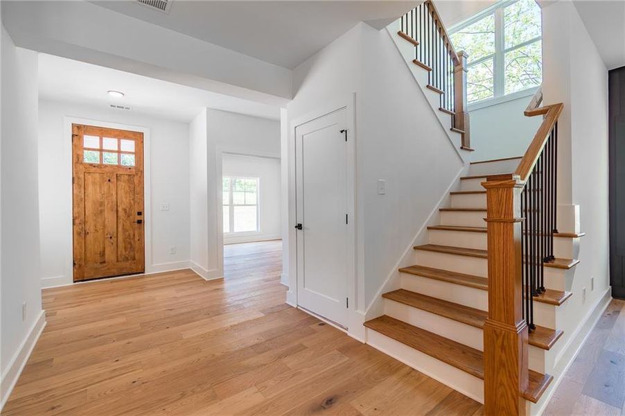 Spacious, unfurnished interior of a new home in , Gainesville (Image 34).