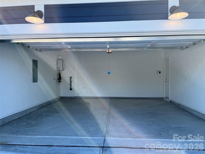 Spacious, unfurnished interior of a new home in Parkside Crossing, Charlotte (Image 13).