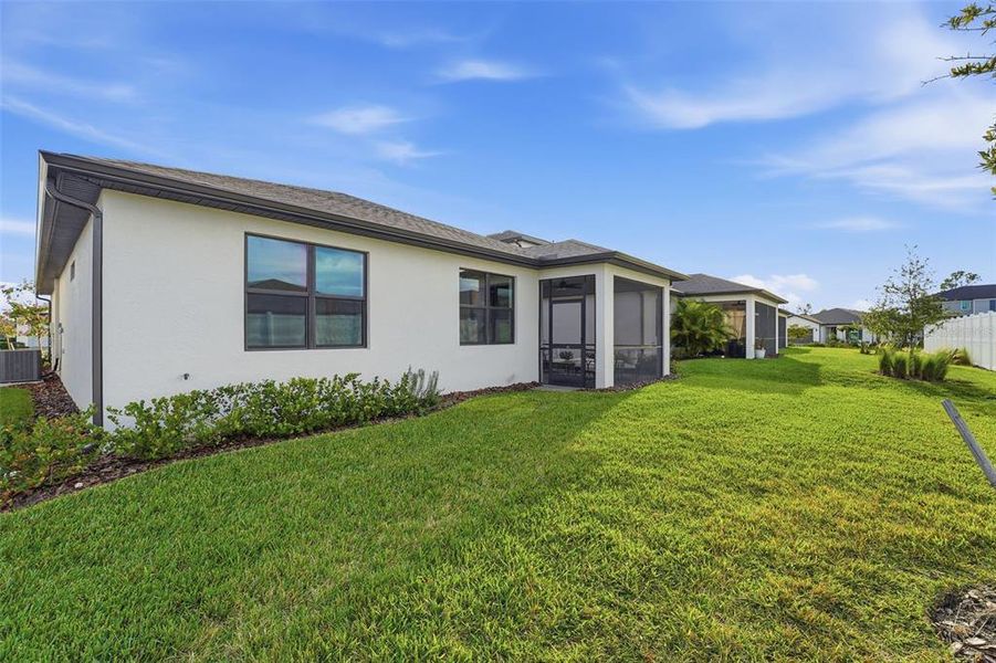 Exterior details and patio area of a home in , North Port (Image 3).