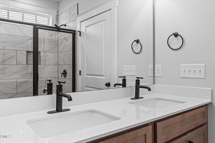 20-1111 Nantucket Drive Primary Bedroom