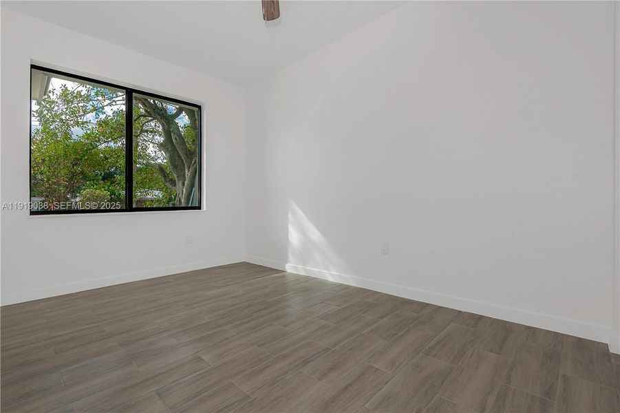 Front Bedoom Front Bedoom