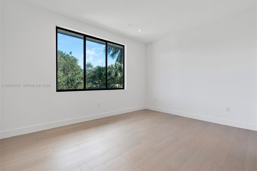 #2 quiet tranquile bedroom with WIC and bathroom