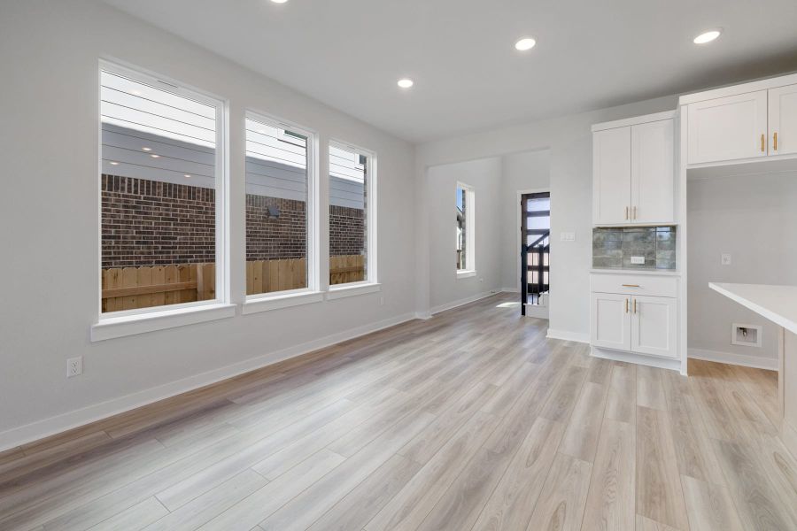 Spacious, unfurnished interior of a new home in Lariat, Liberty Hill (Image 19).