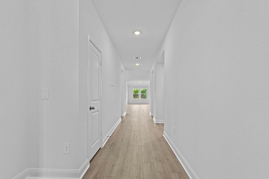 Spacious, unfurnished interior of a new home in Riverview, Georgetown (Image 26).