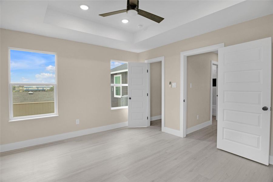 Spacious, unfurnished interior of a new home in , San Leon (Image 24).