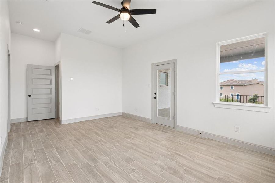 Spacious, unfurnished interior of a new home in Hills of Lake Country, Fort Worth (Image 33).