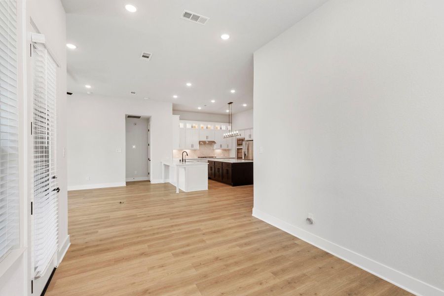 Spacious, unfurnished interior of a new home in Woodforest, Montgomery (Image 36).