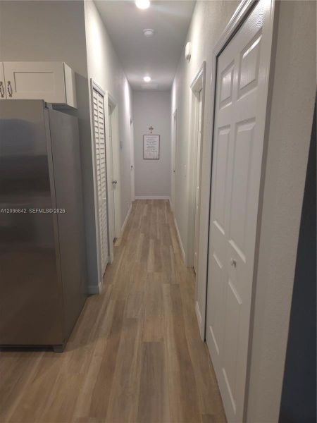 Spacious, unfurnished interior of a new home in , Sebring (Image 23).