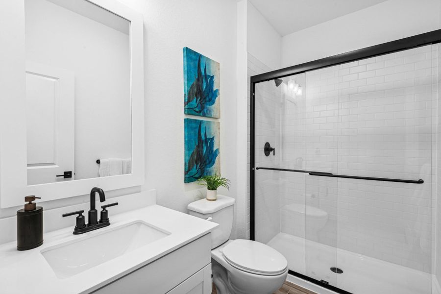 Hall bath 2 (*Photo not of actual home and used for illustration purposes only.)