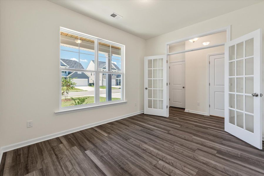 Spacious, unfurnished interior of a new home in Oakley Pointe, Moncks Corner (Image 17).