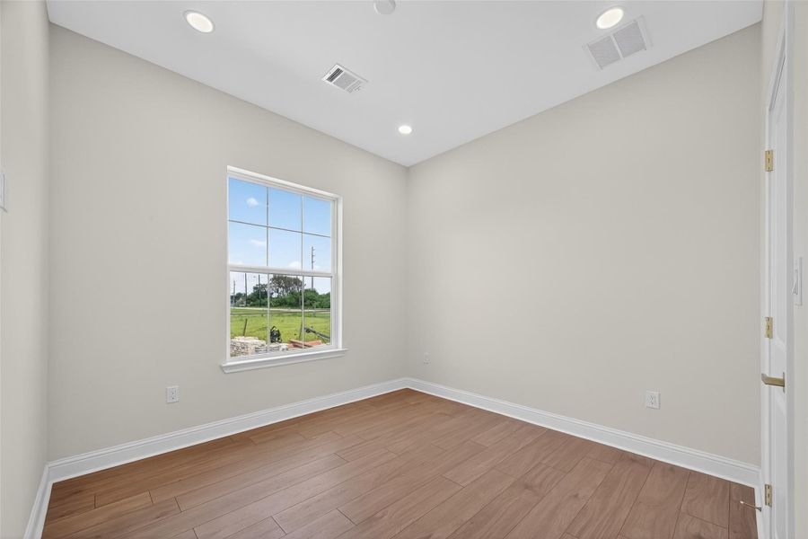 Spacious, unfurnished interior of a new home in , Hitchcock (Image 34).