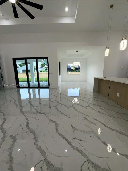 Spacious, unfurnished interior of a new home in , Cape Coral (Image 13).