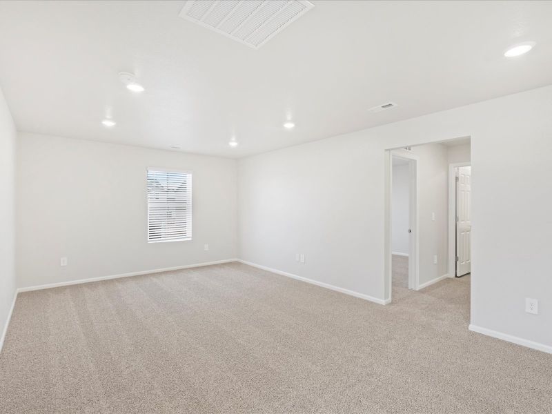 Spacious, unfurnished interior of a new home in Paint Brush Hills, Peyton (Image 9).