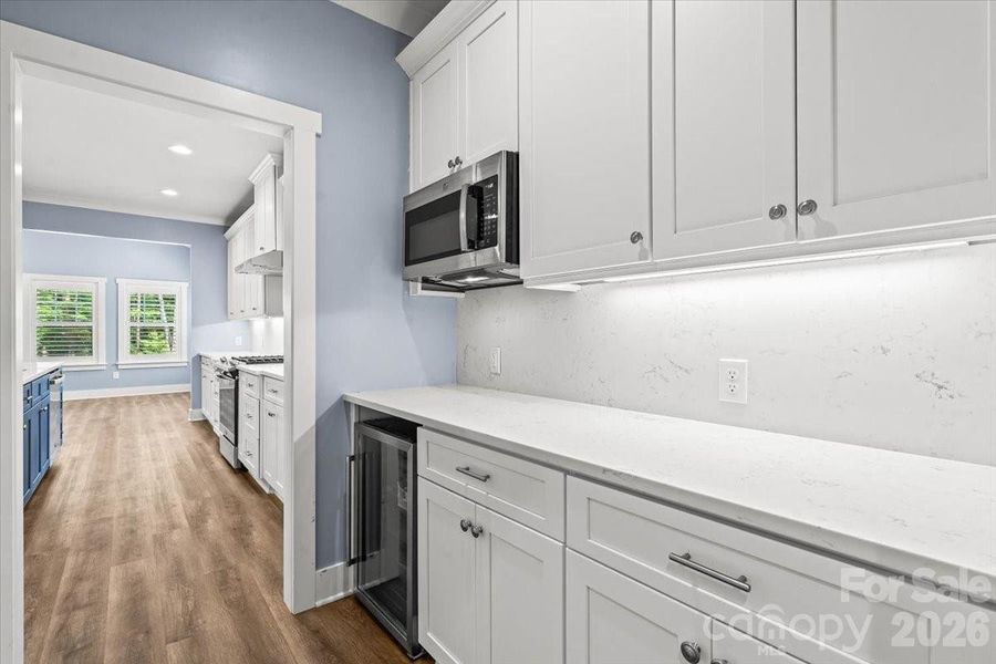 Butlers pantry w/built in wine frig Butlers pantry w/built in wine frig