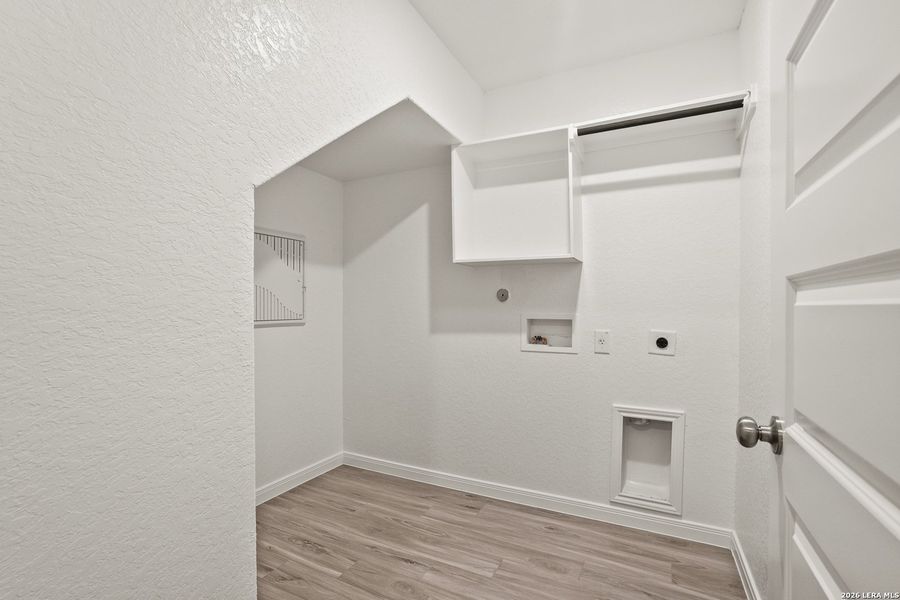 Spacious, unfurnished interior of a new home in Swenson Heights, Seguin (Image 21).