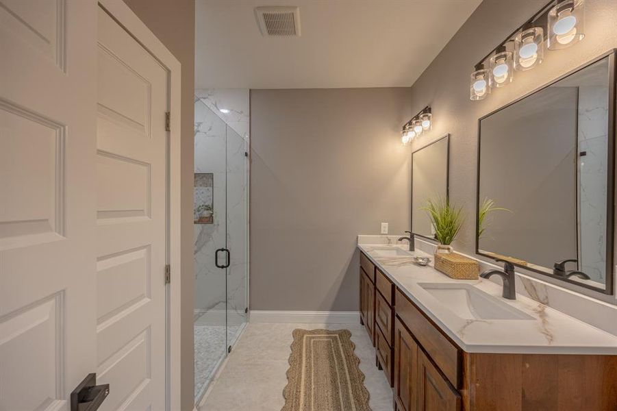 Furnished interior view inside a new home in , Cleburne (Image 19).
