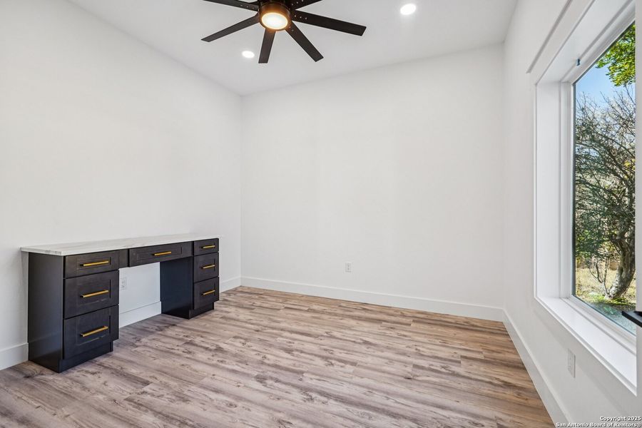 Spacious, unfurnished interior of a new home in , Kerrville (Image 17).
