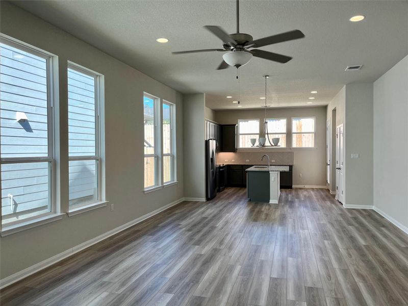 Spacious, unfurnished interior of a new home in Fleetwood, Dripping Springs (Image 9).