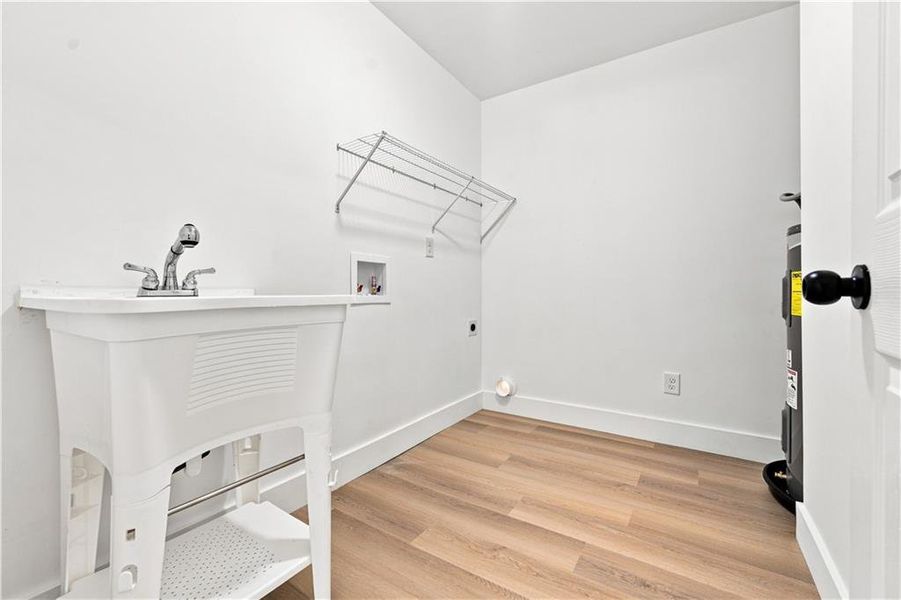 Spacious, unfurnished interior of a new home in , Acworth (Image 25).
