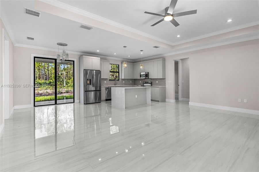 Spacious, unfurnished interior of a new home in , Naples (Image 13).