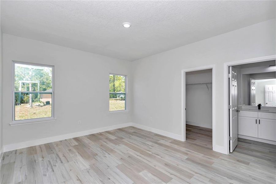 Spacious, unfurnished interior of a new home in , Citrus Springs (Image 17).