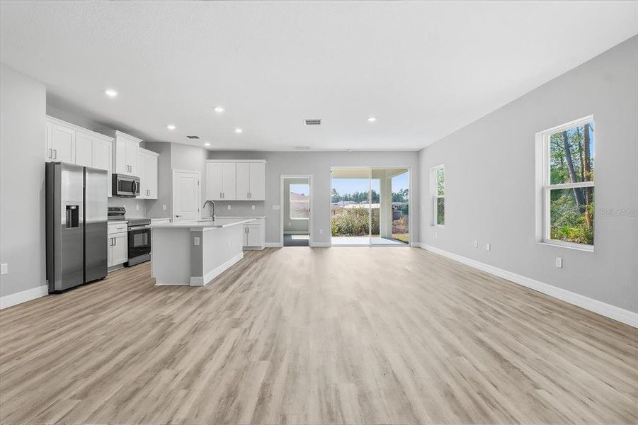 Spacious, unfurnished interior of a new home in , Ocala (Image 32).