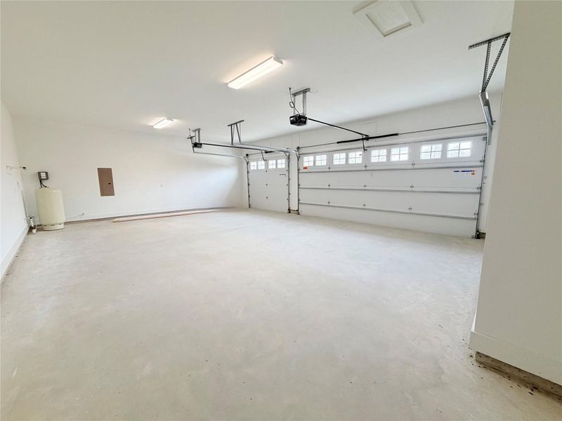 Spacious, unfurnished interior of a new home in , Washington (Image 36).