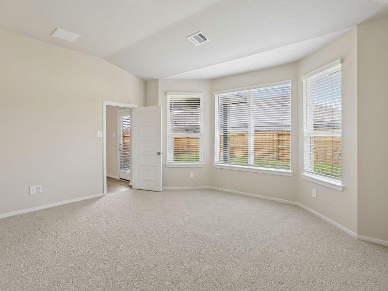 Spacious, unfurnished interior of a new home in Heights of Barbers Hill, Baytown (Image 21).