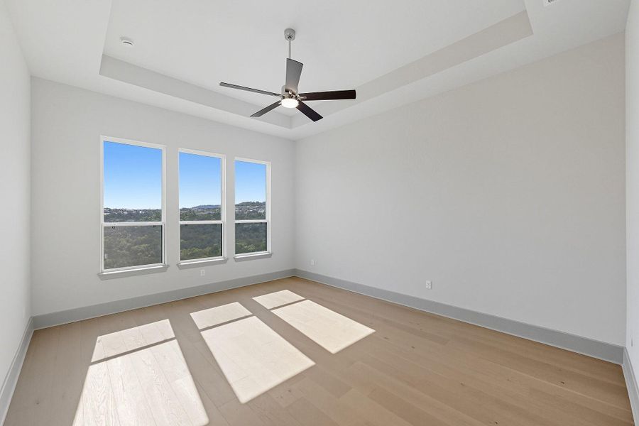 Spacious, unfurnished interior of a new home in Rough Hollow, Austin (Image 30). Spacious, unfurnished interior of a new home in Rough Hollow, Austin (Image 30).