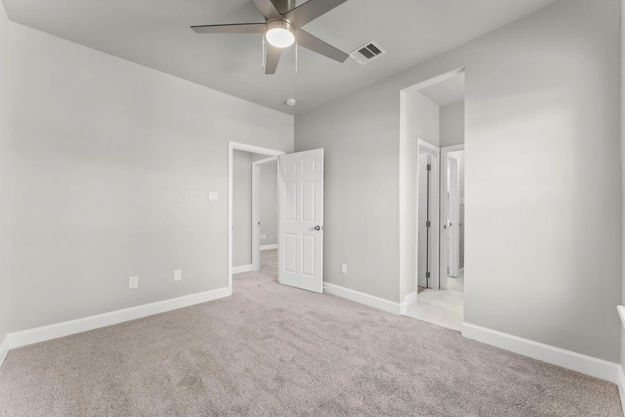 Spacious, unfurnished interior of a new home in , Houston (Image 19).