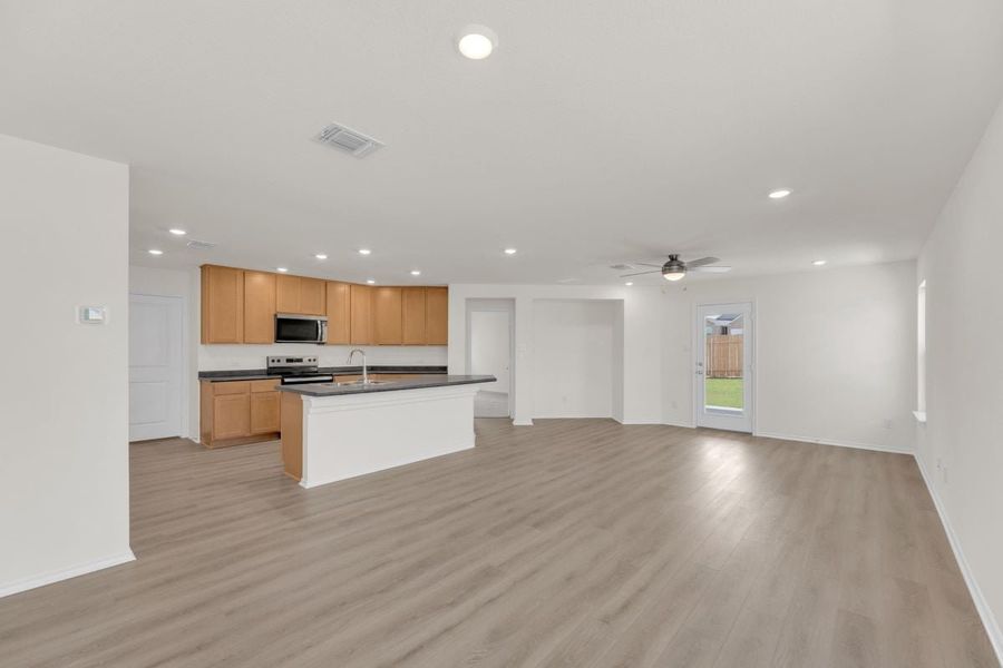 Spacious, unfurnished interior of a new home in Sonterra - Cool Water, Jarrell (Image 6).