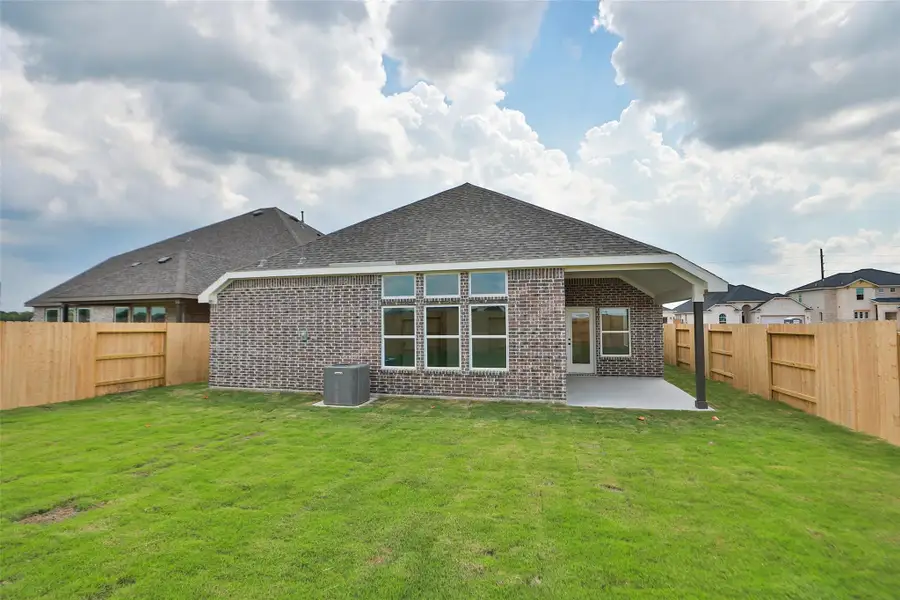 Exterior details and patio area of a home in Creekhaven, Iowa Colony (Image 24).