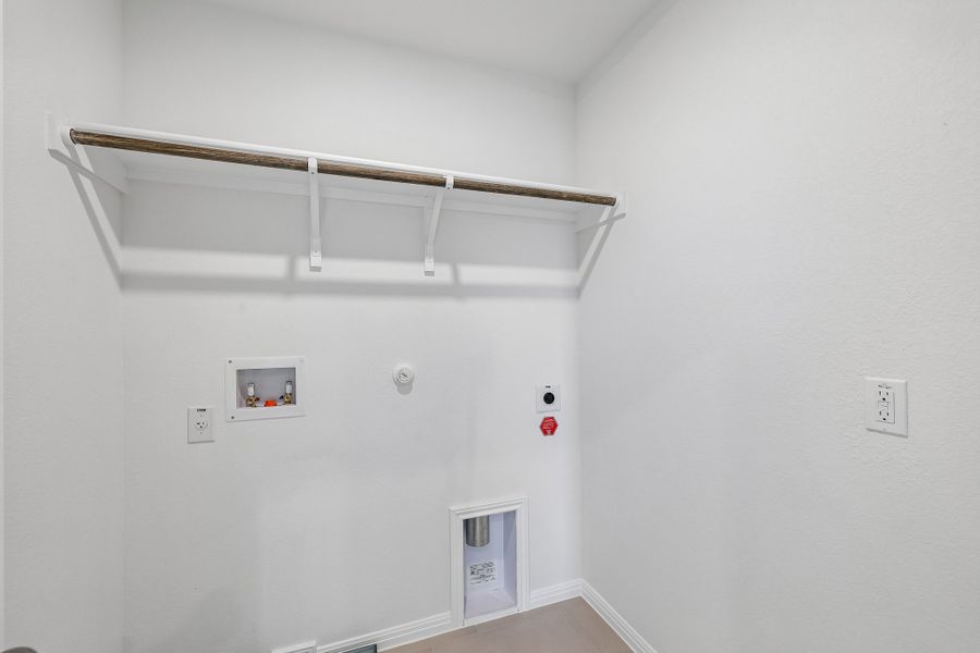 Spacious, unfurnished interior of a new home in Porter Country, Buda (Image 16). Spacious, unfurnished interior of a new home in Porter Country, Buda (Image 16).