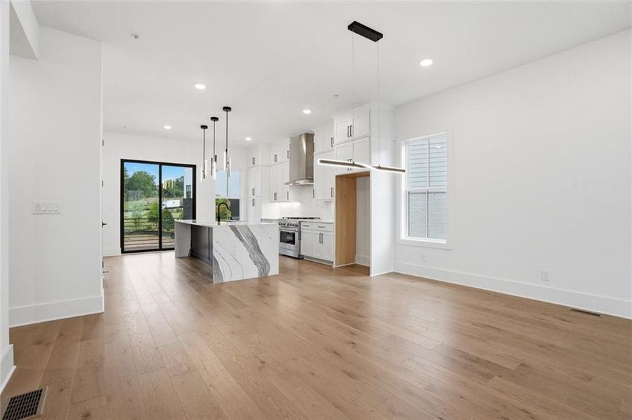 Spacious, unfurnished interior of a new home in , Alpharetta (Image 41). Spacious, unfurnished interior of a new home in , Alpharetta (Image 41).