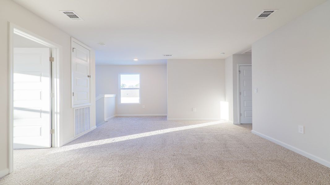 Spacious, unfurnished interior of a new home in Olson Ridge, Tallahassee (Image 15).