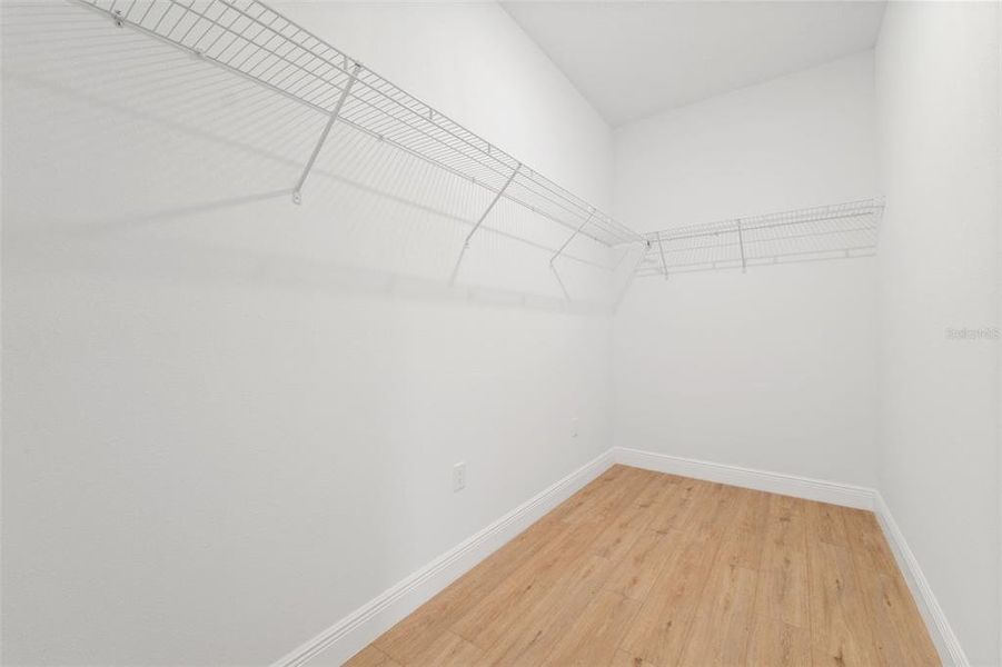 Spacious, unfurnished interior of a new home in , Ocala (Image 32).