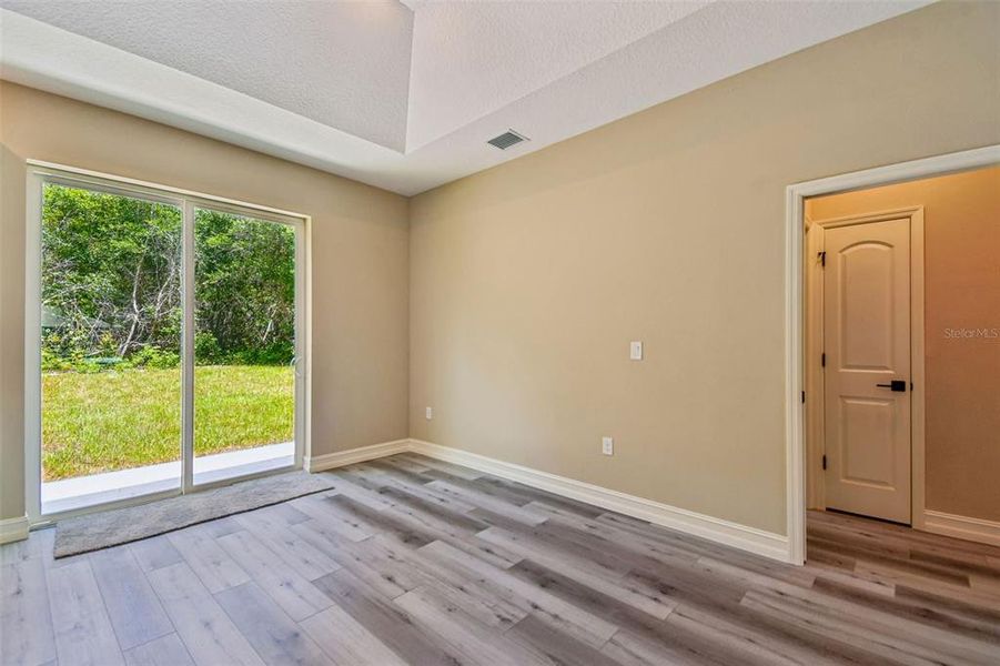 Spacious, unfurnished interior of a new home in , Deland (Image 22).