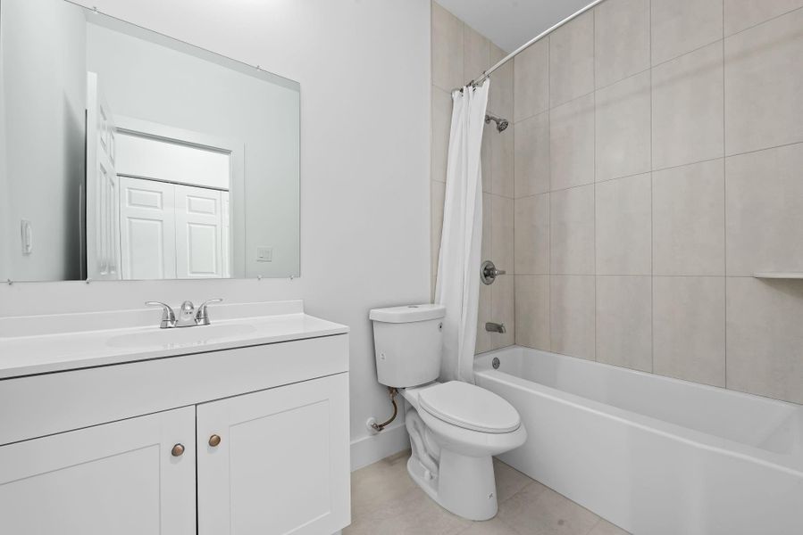 Furnished interior view inside a new home in , Fort Lauderdale (Image 7).