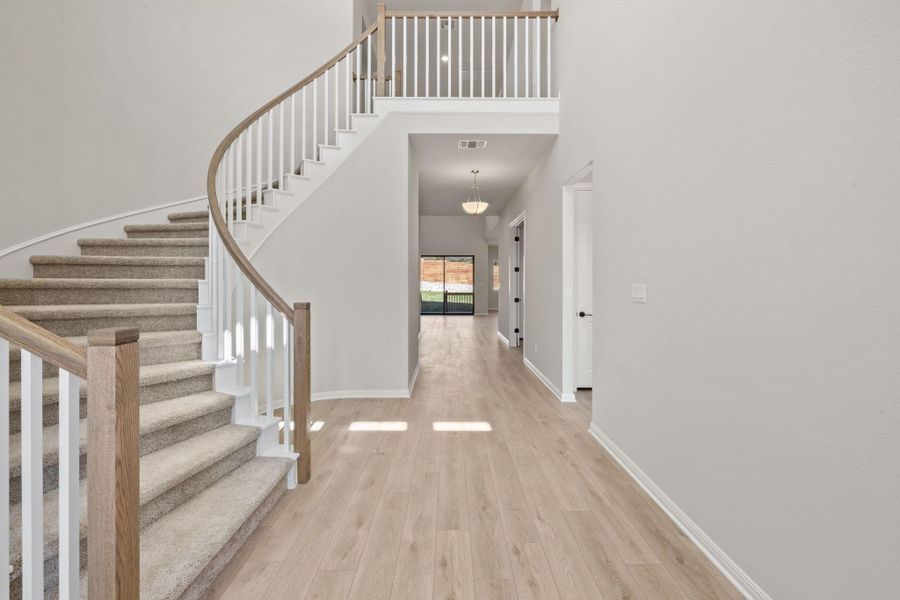 Representative images and renderings are for illustrative purposes. Actual structural options and design finishes of home may vary.