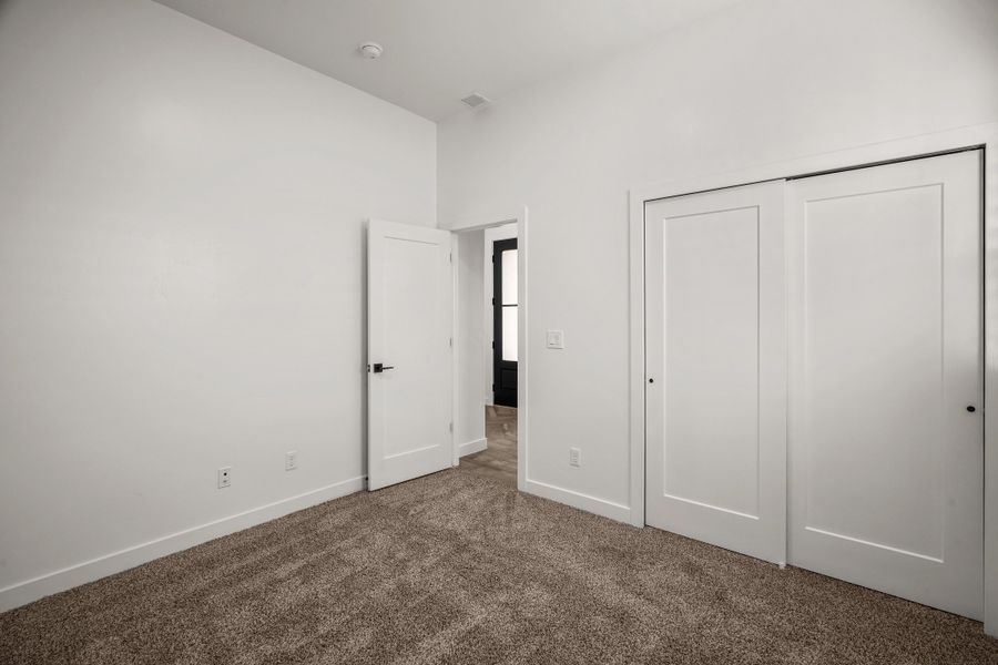 Spacious, unfurnished interior of a new home in Tierra Del Este 91, El Paso (Image 20). Spacious, unfurnished interior of a new home in Tierra Del Este 91, El Paso (Image 20).